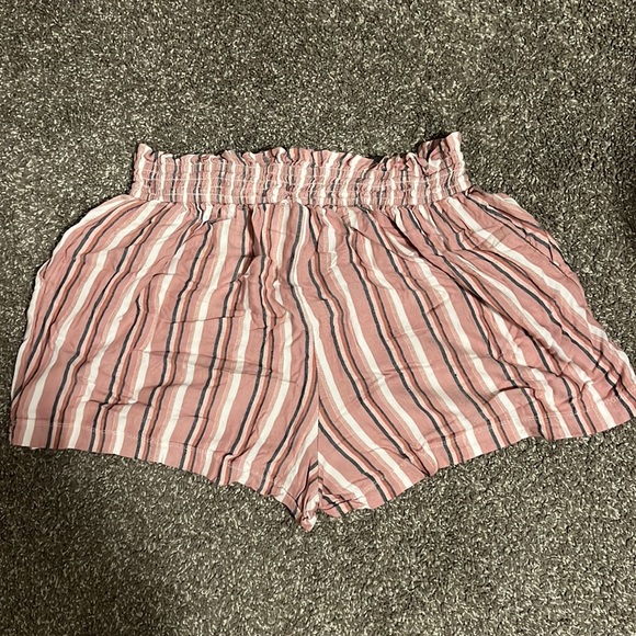 Comfy paper bag pink shorts - Picture 2 of 3